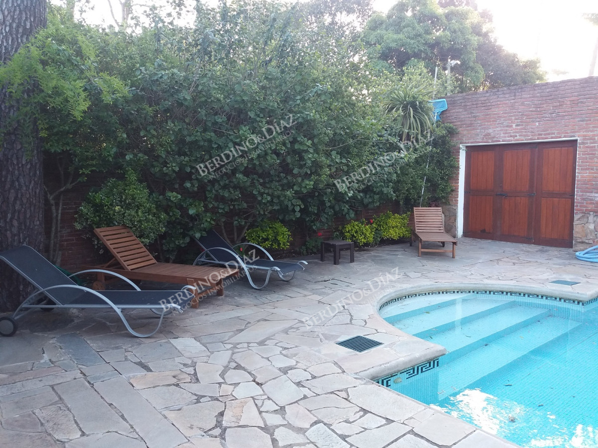 Casa ID.2407 - Casa en venta en Playa Mansa excelente construccion