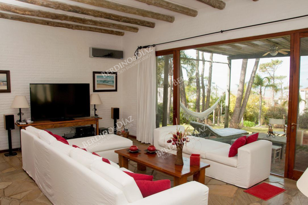 Casa ID.2184 - Residencia en venta en Montoya con vista al mar
