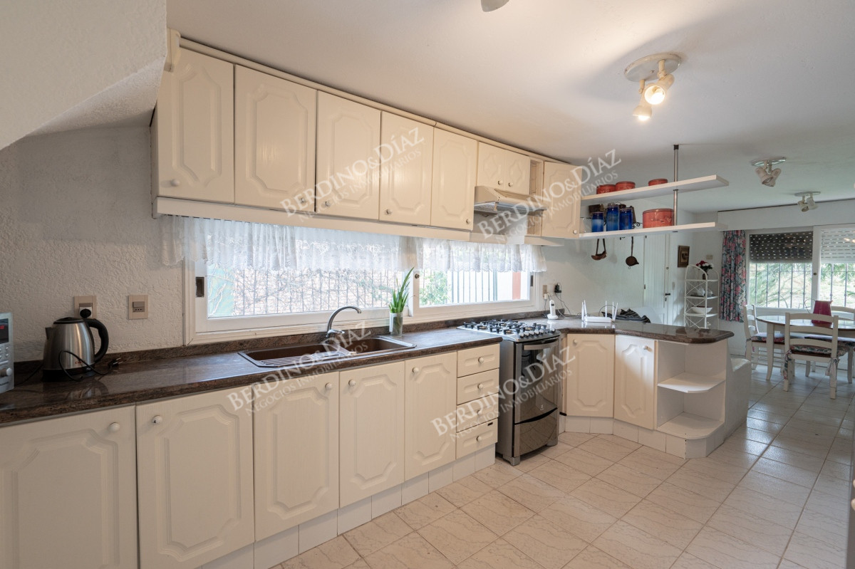 Casa ID.1538 - Importante Casa en venta en barrio San Rafael Punta del Este 