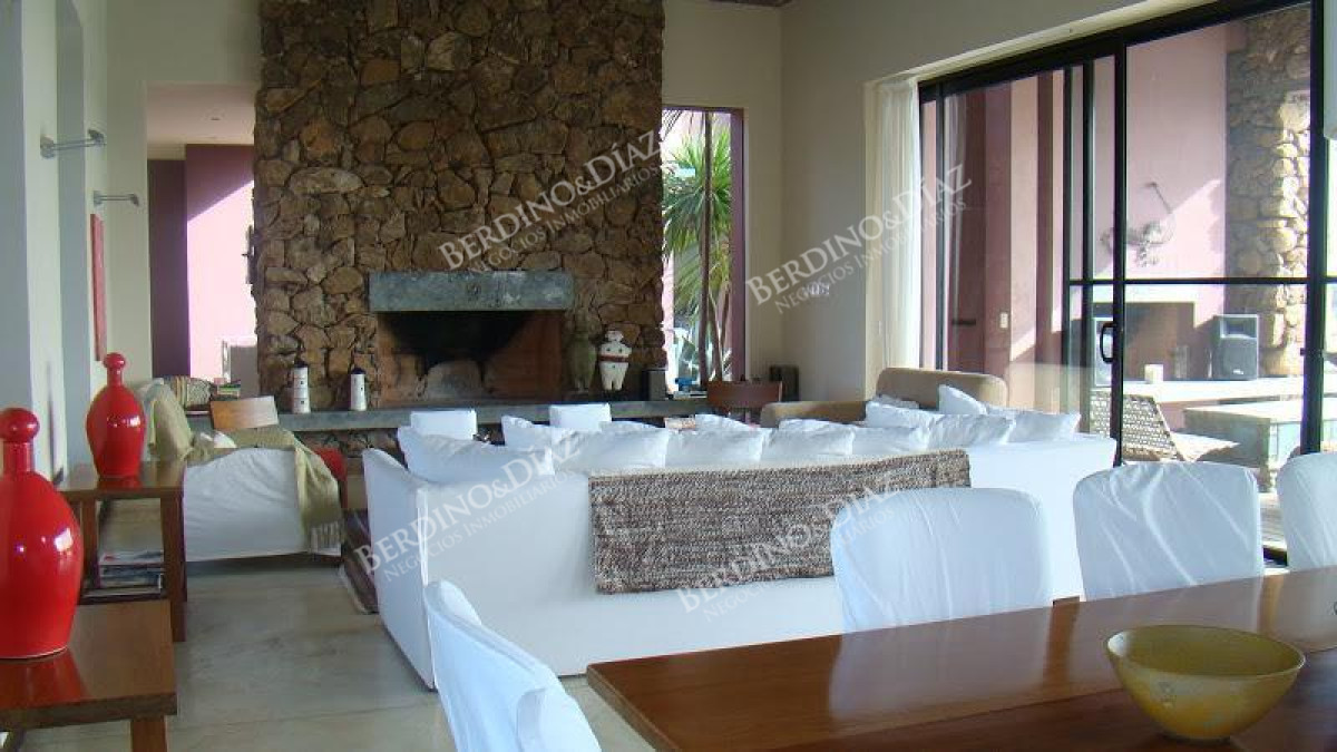 Casa ID.2131 - Casa en venta de 6 dormitorios en el Quijote La Barra