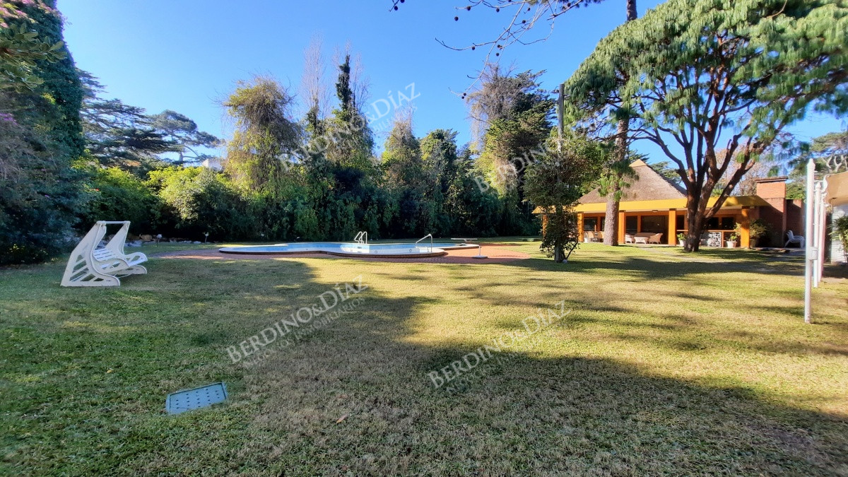 Casa ID.989 - Casa en venta  Playa Mansa Punta del Este