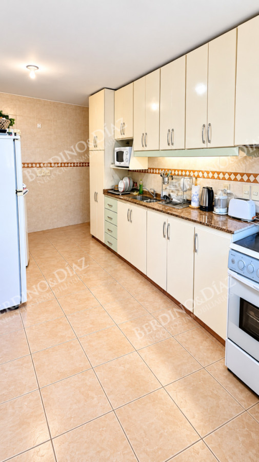 Casa ID.143 - Venta Chalet tradicional a metros de de Playa Mansa