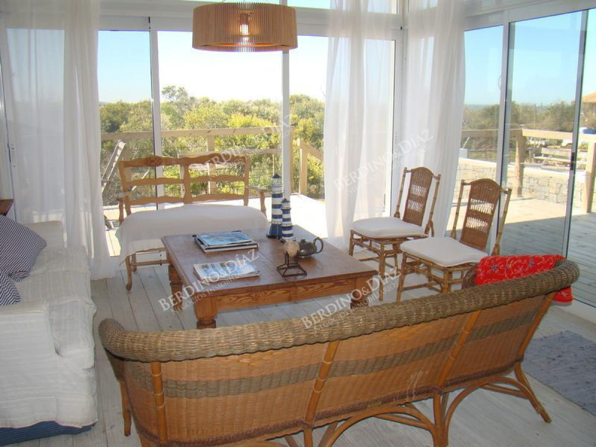 Casa ID.2186 - Casa de estilo propio  y vista al mar en venta Punta Piedras