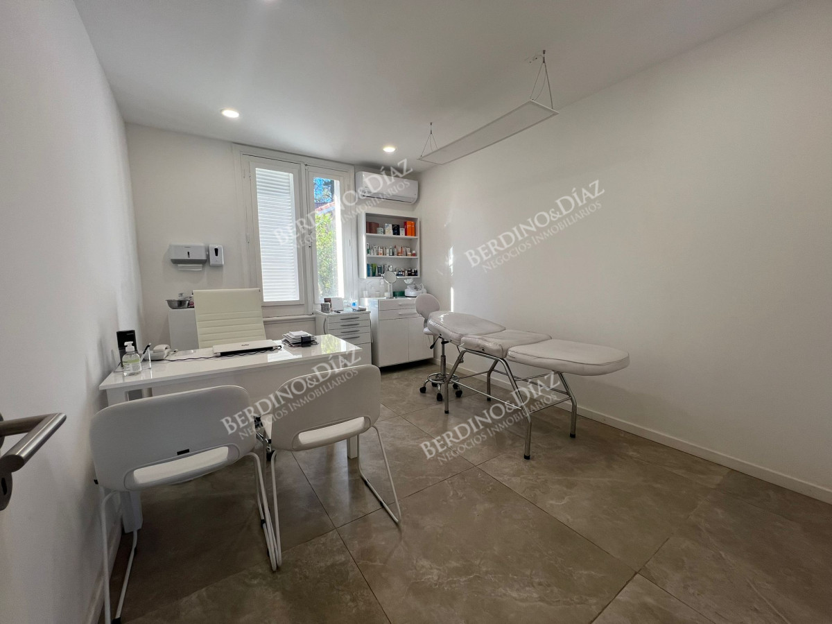 Casa ID.131 - Exclusividad Casa clinica comercial sobre Avenida importante Avenida