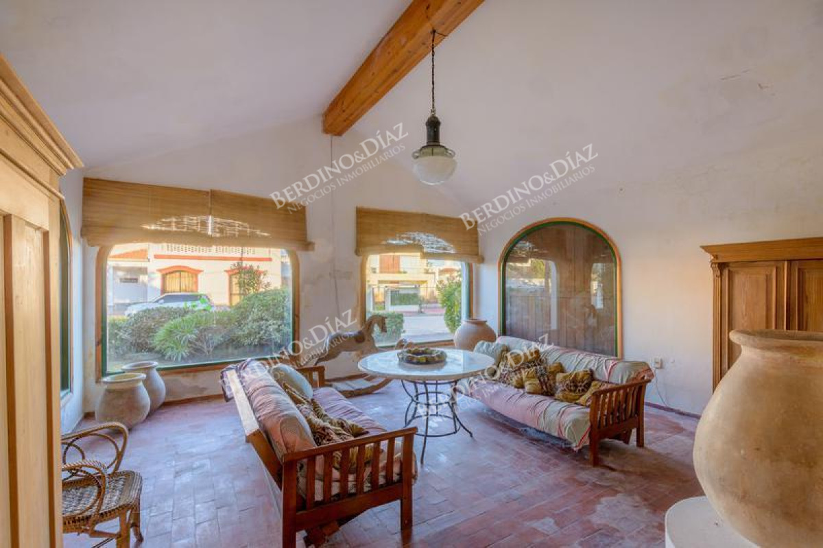 Casa ID.2331 - Residencia antigua en venta en Zona Faro Punta del Este