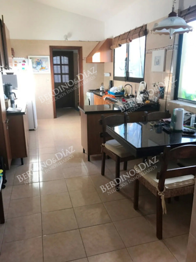 Casa ID.2821 - Casa espectacular en Playa Mansa en venta para proyecto 