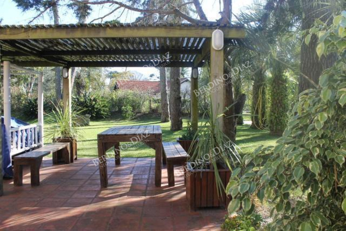 Casa ID.2249 - Casa de estilo ubicada en Barrio Golf  venta 4 dormitorios