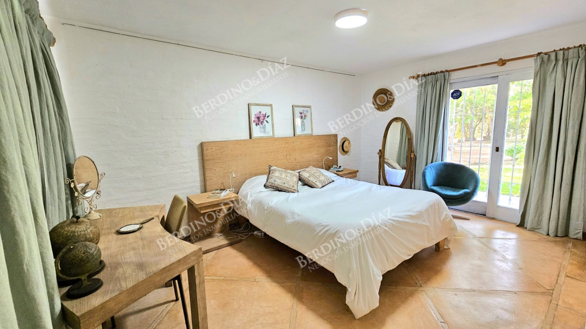Casa ID.2307 - Casa en venta en Parque Burnet 6000 metros de terreno