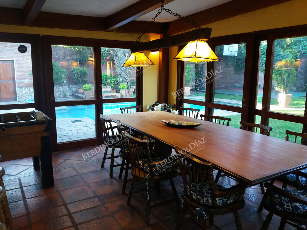Casa ID.2407 - Casa en venta en Playa Mansa excelente construccion