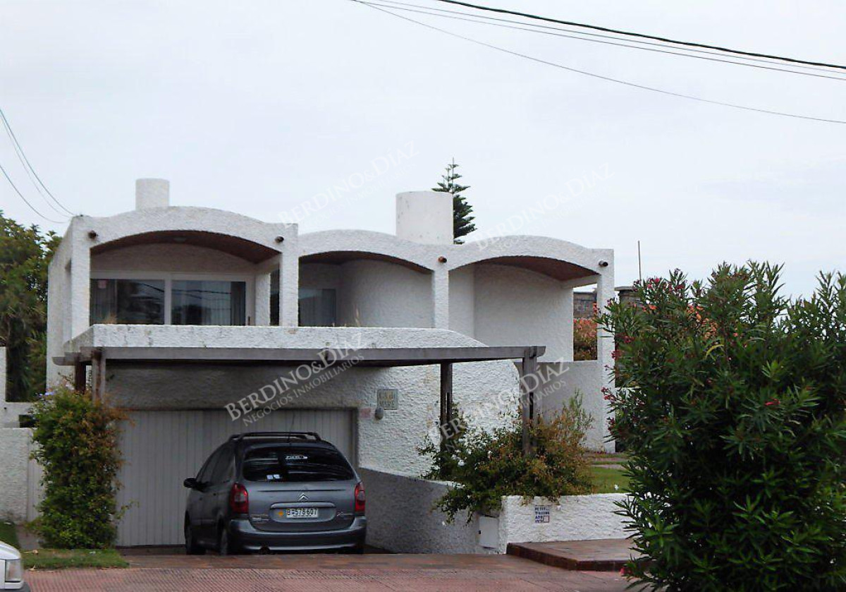 Casa ID.25 -  Casa Estilo Tradicional Ubicada en la Zona mas Exclusiva de Punta del Este
