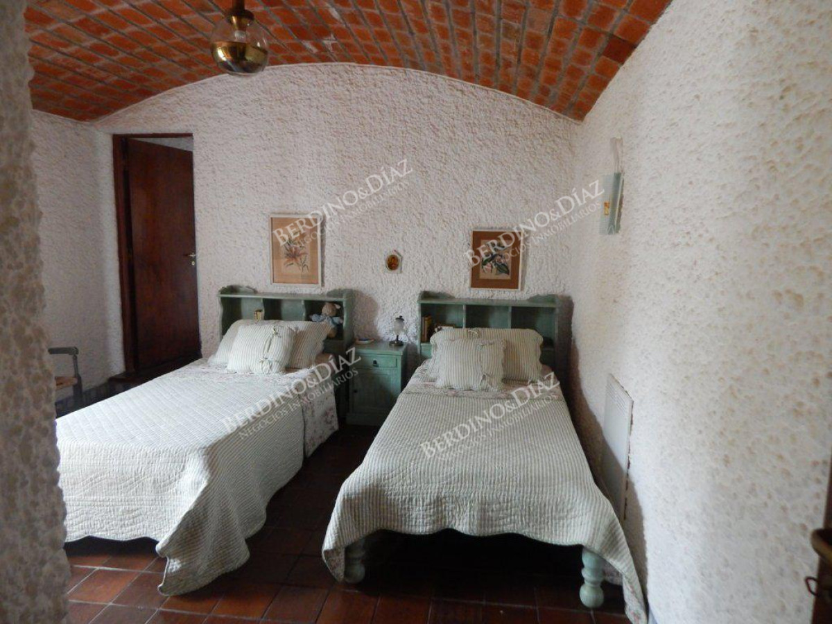 Casa ID.25 -  Casa Estilo Tradicional Ubicada en la Zona mas Exclusiva de Punta del Este