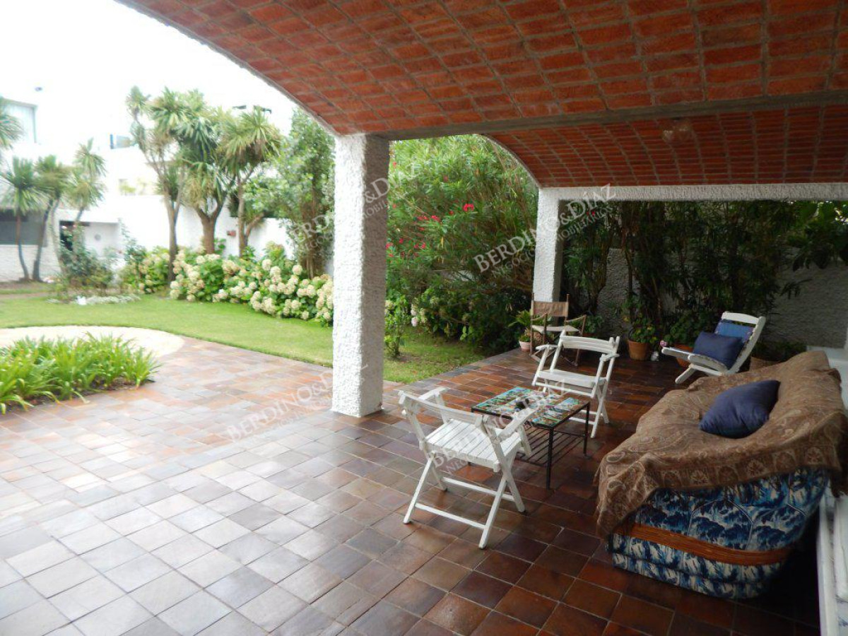 Casa ID.25 -  Casa Estilo Tradicional Ubicada en la Zona mas Exclusiva de Punta del Este