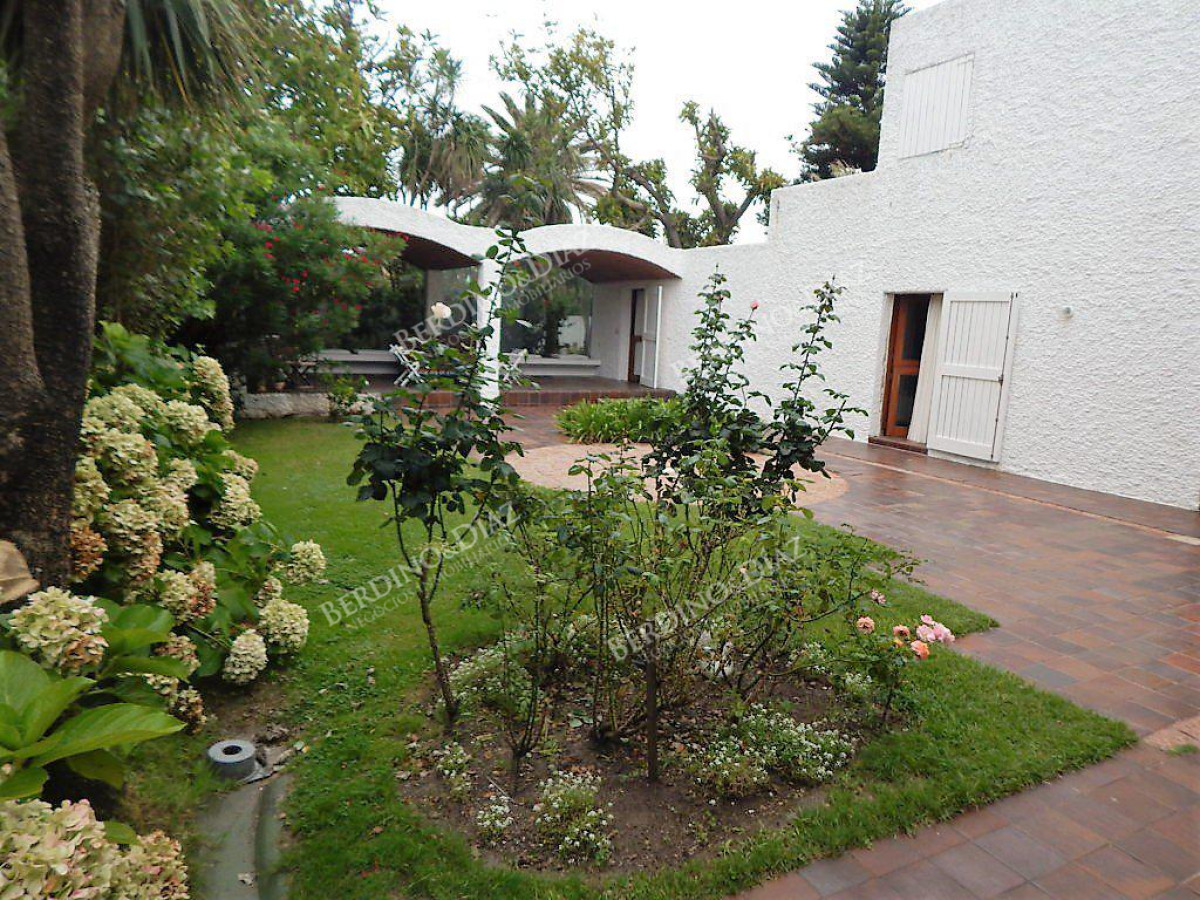 Casa ID.25 -  Casa Estilo Tradicional Ubicada en la Zona mas Exclusiva de Punta del Este