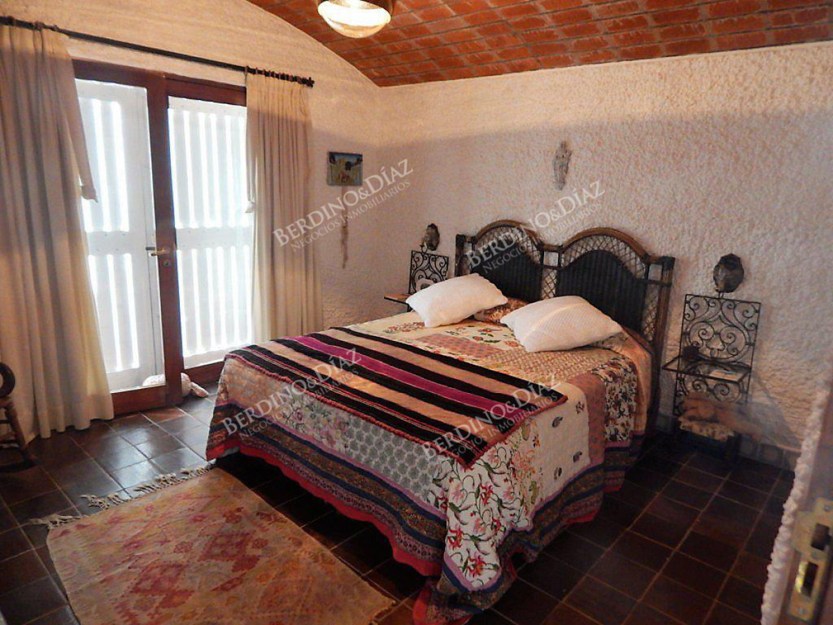 Casa ID.25 -  Casa Estilo Tradicional Ubicada en la Zona mas Exclusiva de Punta del Este