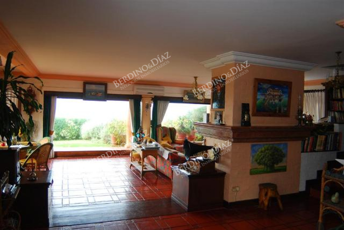Casa ID.2390 - Importante casa con estilo propio frente al mar en venta Las Grutas