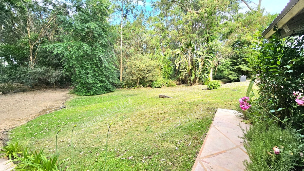 Casa ID.2307 - Casa en venta en Parque Burnet 6000 metros de terreno