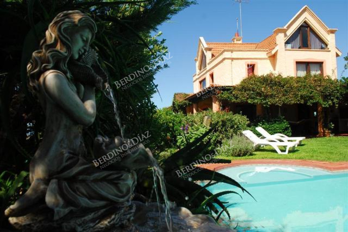 Casa ID.2390 - Importante casa con estilo propio frente al mar en venta Las Grutas