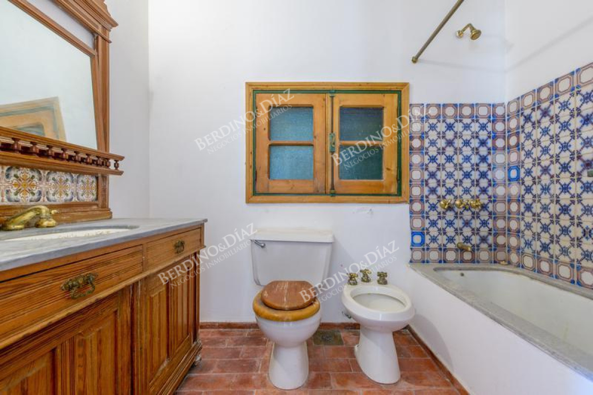 Casa ID.2331 - Residencia antigua en venta en Zona Faro Punta del Este