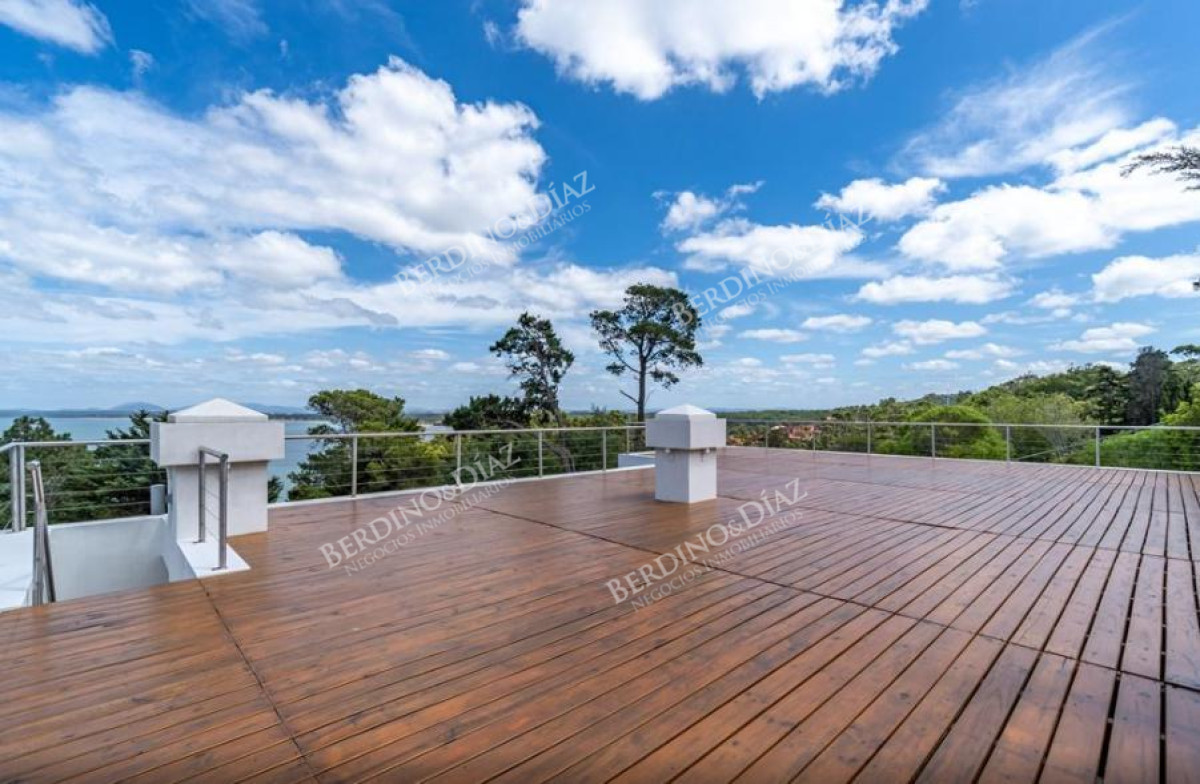 Casa ID.2228 - Espectacular casa en piedra venta Punta Ballena con vista al mar