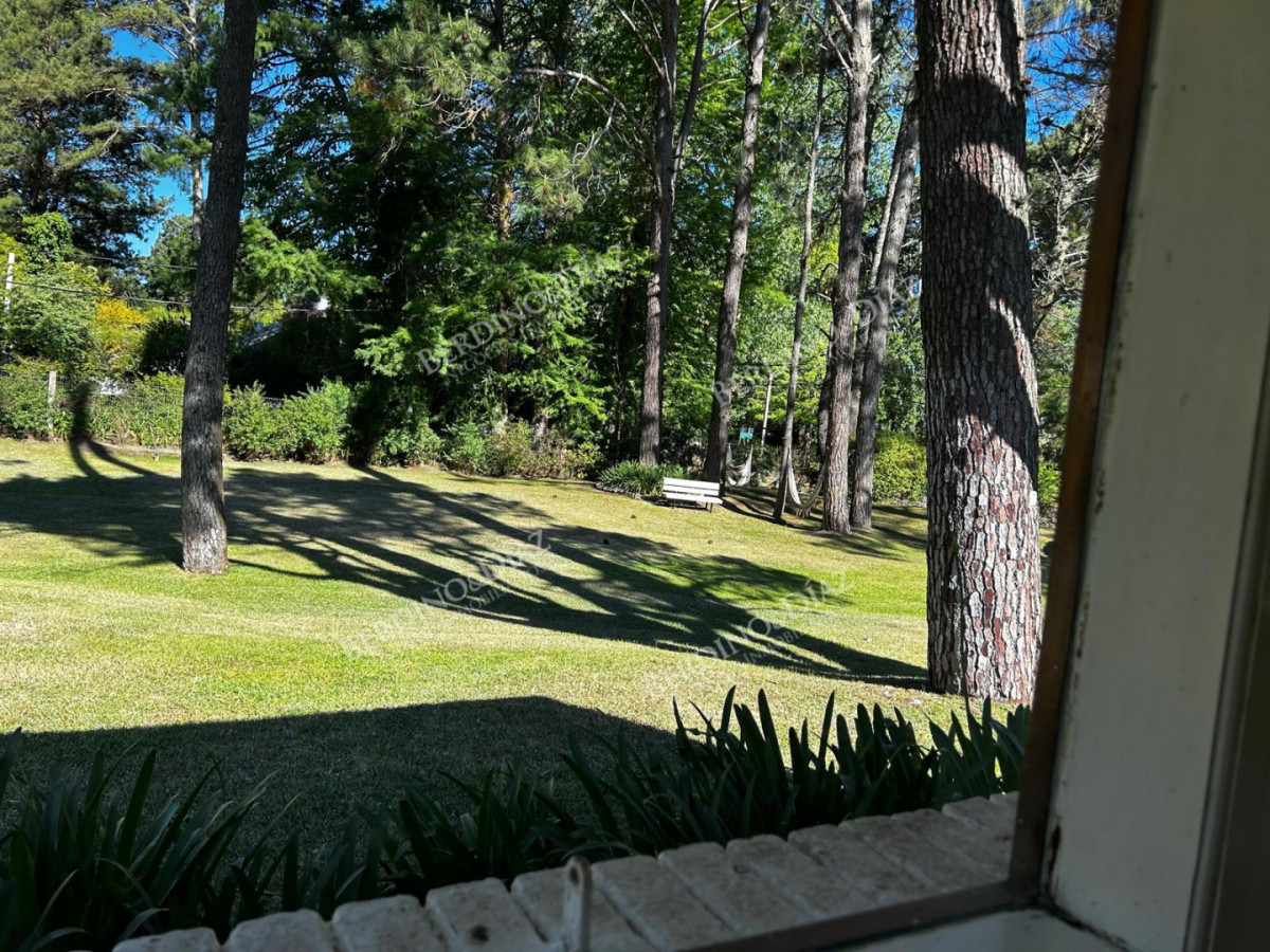 Casa ID.3012 - Casa en alquiler Enero Barrio Lugano Arbolada 