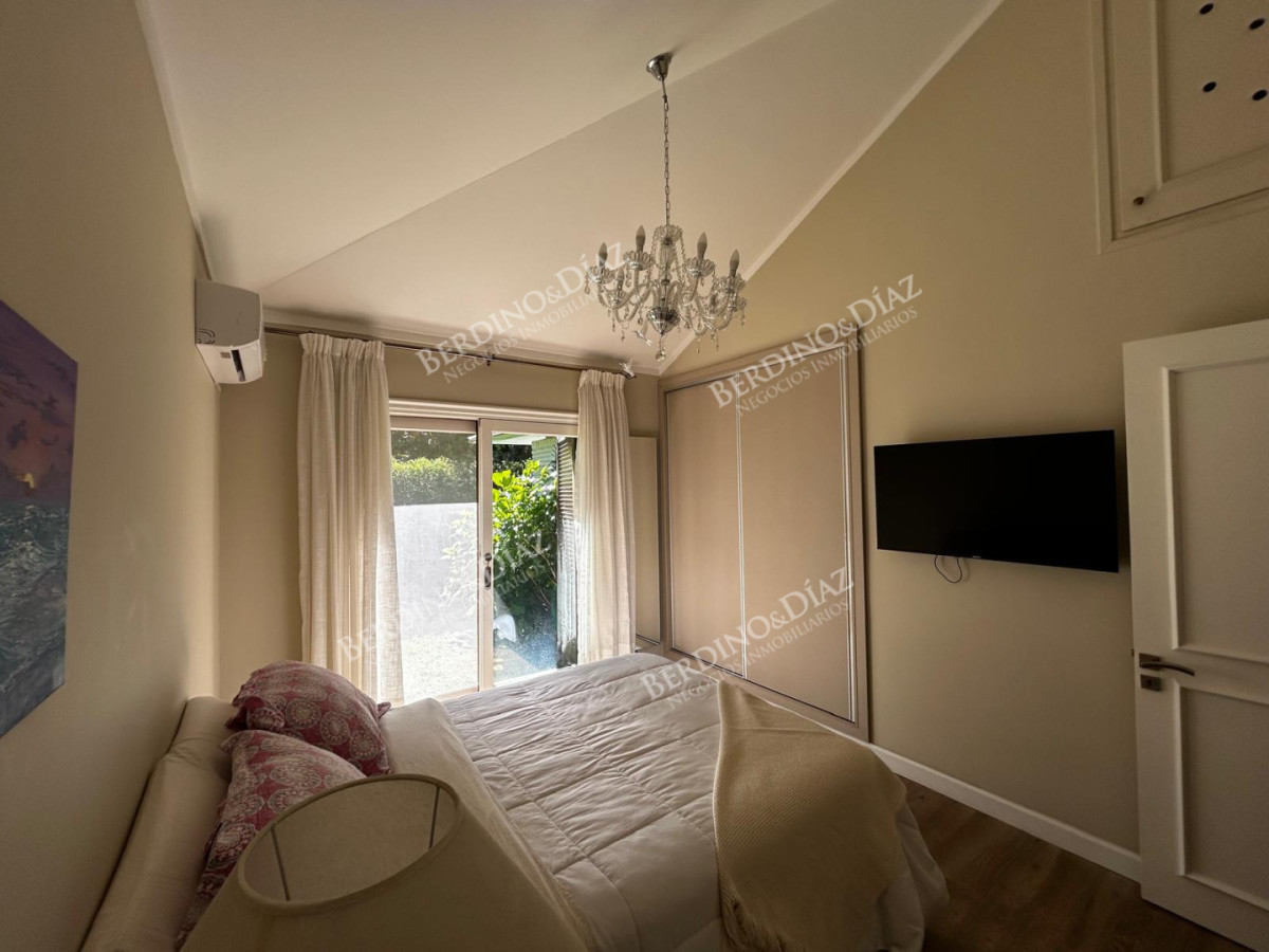 Casa ID.3012 - Casa en alquiler Enero Barrio Lugano Arbolada 