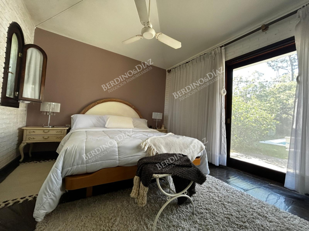 Casa ID.3012 - Casa en alquiler Enero Barrio Lugano Arbolada 