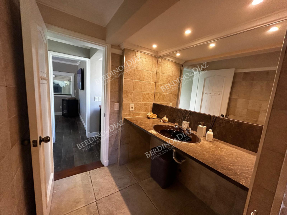 Casa ID.3012 - Casa en alquiler Enero Barrio Lugano Arbolada 