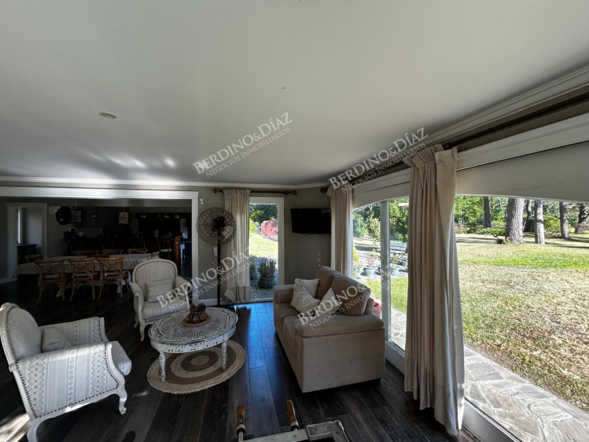 Casa ID.3012 - Casa en alquiler Enero Barrio Lugano Arbolada 