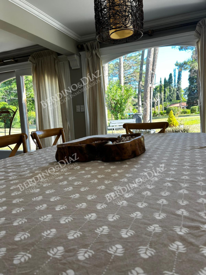 Casa ID.3012 - Casa en alquiler Enero Barrio Lugano Arbolada 