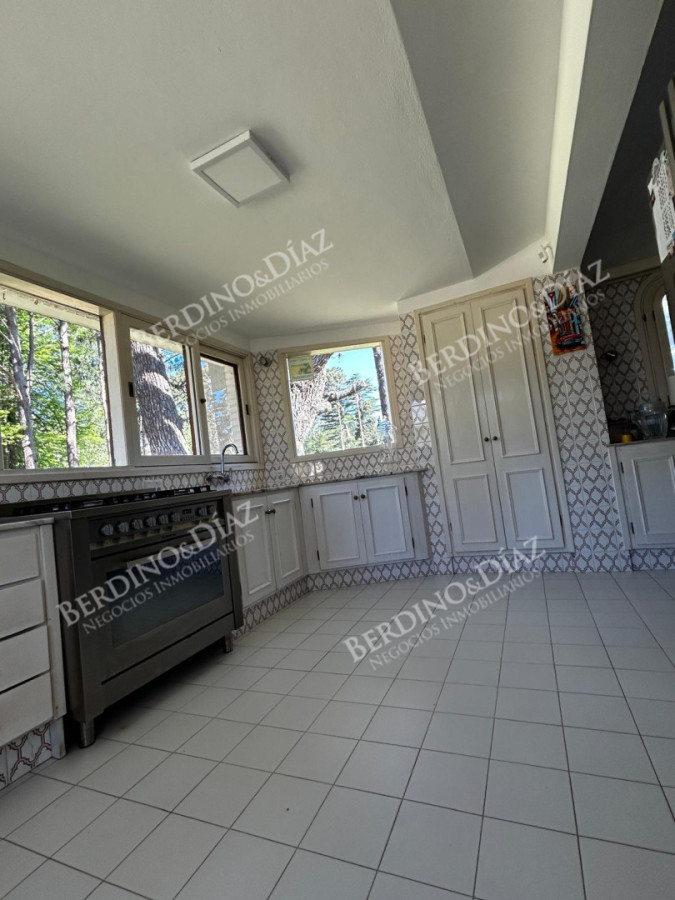 Casa ID.3012 - Casa en alquiler Enero Barrio Lugano Arbolada 