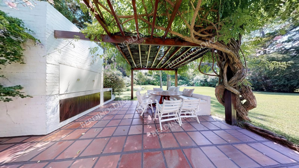 Casa ID.2409 - Chalet en venta Zona Golf 