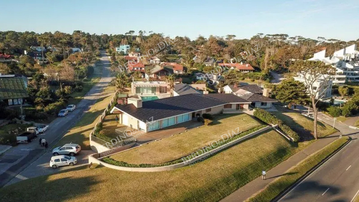 Casa ID.887 - Espectacular Casa Frente al Mar en Punta del Este