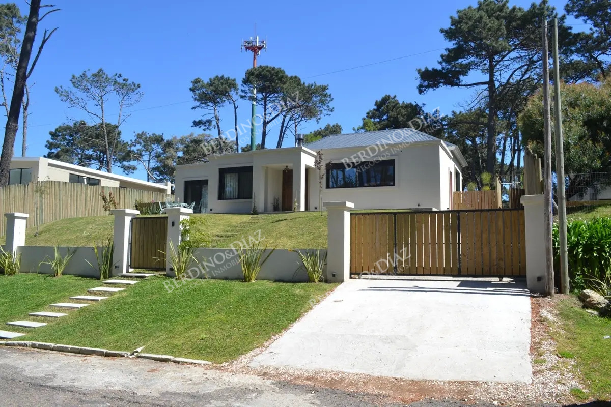 Casa ID.2302 - Casa a estrenar en venta San rafael a 5 cuadras del mar