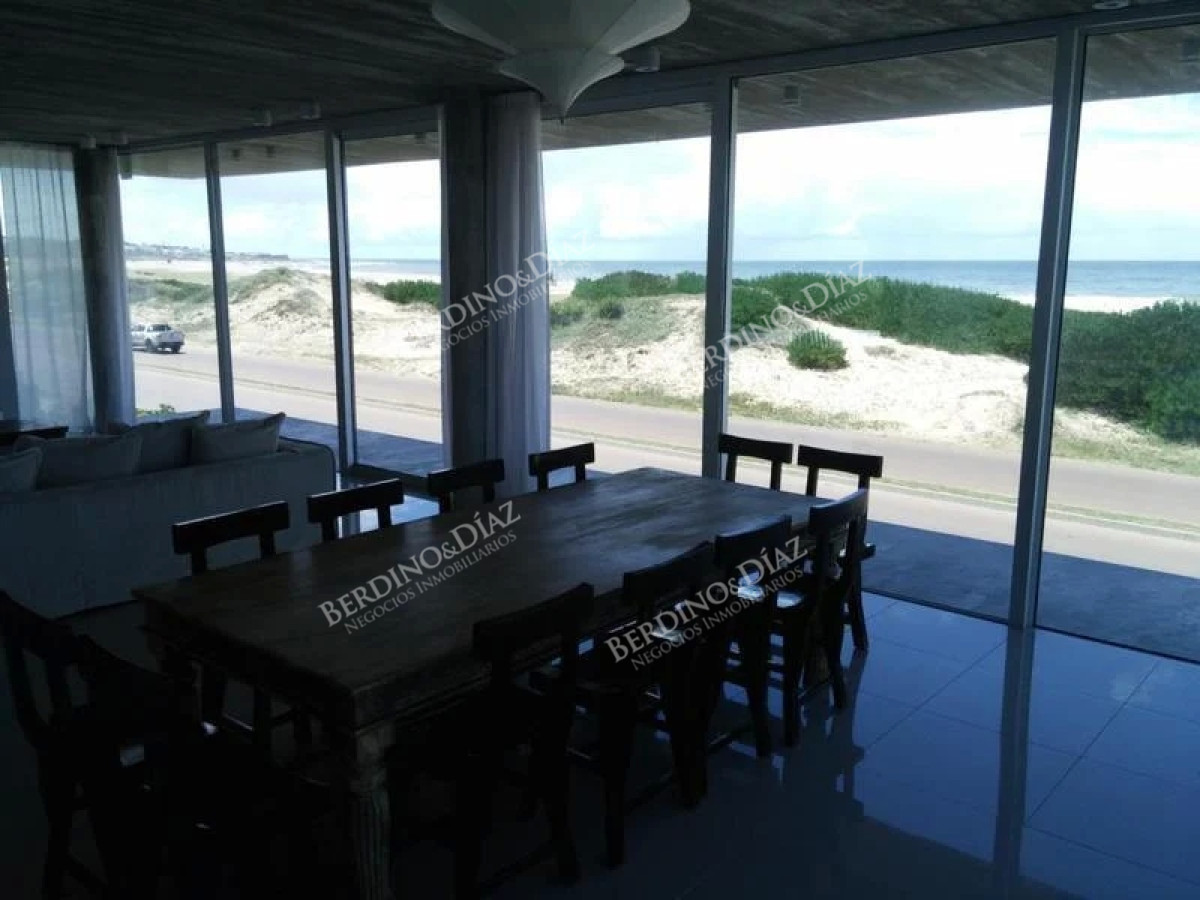 Casa ID.2243 - Casa frente al mar en La Barra ruta 10