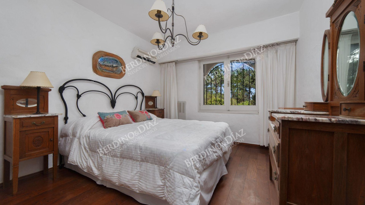 Casa ID.364 - Casa en venta de 6 Dormitorios en Lugano Punta del Este