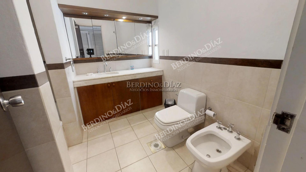 Casa ID.364 - Casa en venta de 6 Dormitorios en Lugano Punta del Este
