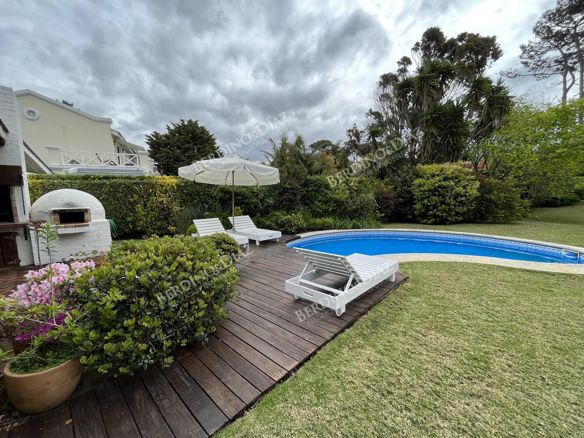 Casa ID.851 - Casa en venta cerca del mar y con vista  en La Barra 
