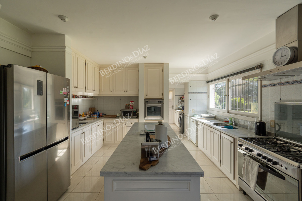 Casa ID.1004 - Residencia de gran jerarquía en Beverly Hills