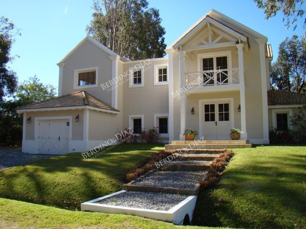 Casa ID.2200 - Casa hermosa en Laguna Blanca en venta