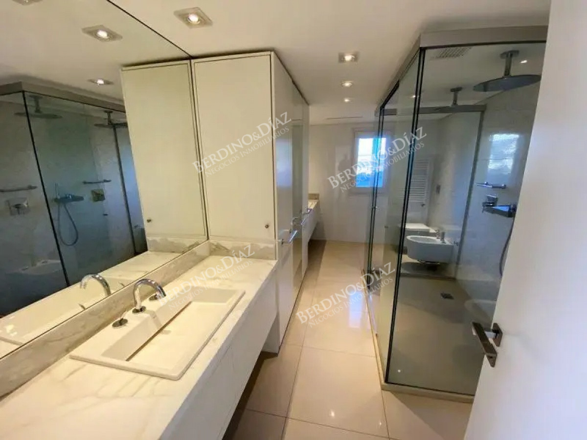 Casa ID.887 - Espectacular Casa Frente al Mar en Punta del Este