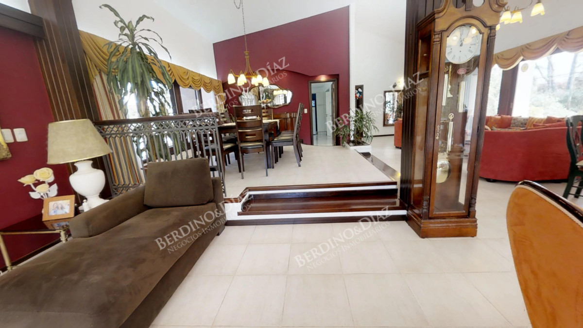 Casa ID.366 - Elegante casa en Barrio  Lugano cerca del Shopping