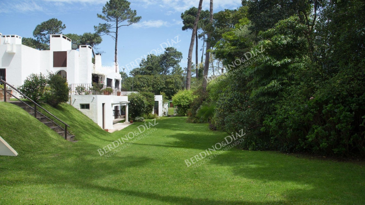 Casa ID.364 - Casa en venta de 6 Dormitorios en Lugano Punta del Este