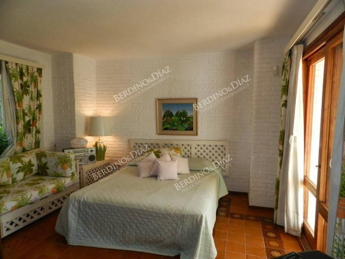 Casa ID.2148 - Casa en venta Barrio luganocon cancha de tenis