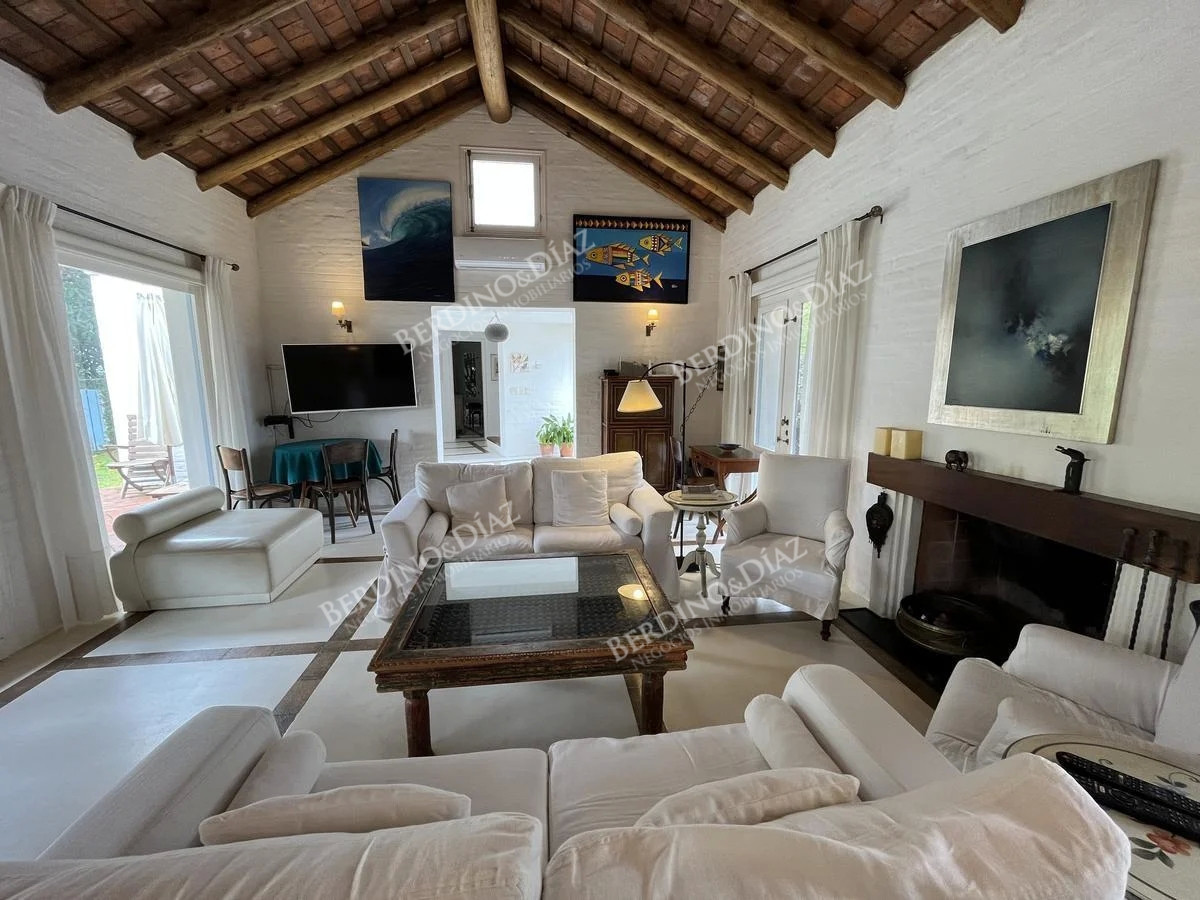 Casa ID.851 - Casa en venta cerca del mar y con vista  en La Barra 