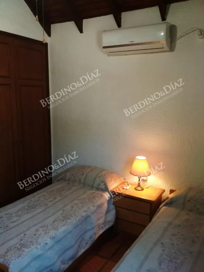 Casa ID.1906 - Casa en Venta en Mansa  Viejo Cantegril a la altura parada 18
