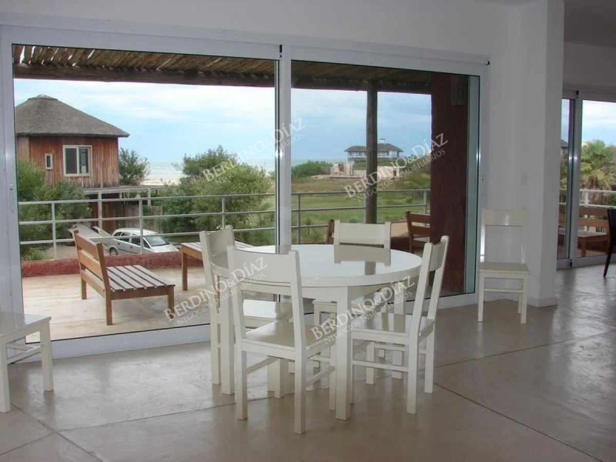Casa ID.2167 - Casa en venta con vista al mar Punta Piedras 