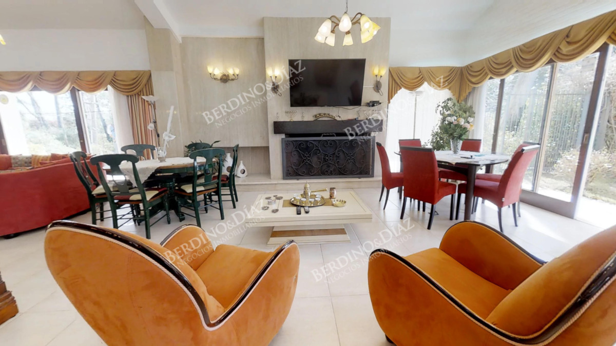 Casa ID.366 - Elegante casa en Barrio  Lugano cerca del Shopping