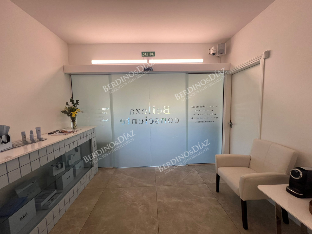 Casa ID.131 - Exclusividad Casa clinica comercial sobre Avenida importante Avenida