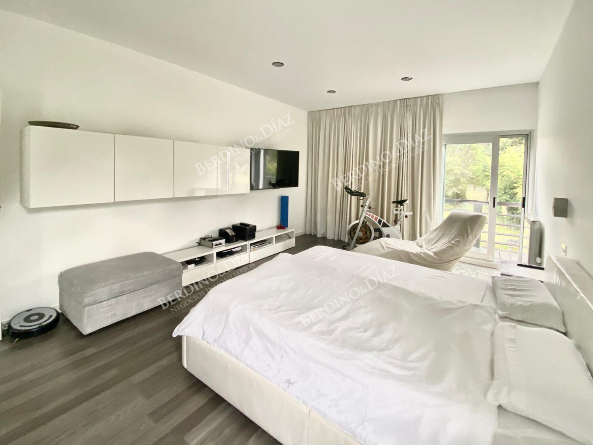 Casa ID.2411 - Casa moderna en venta 5 dormitorios en San Rafael