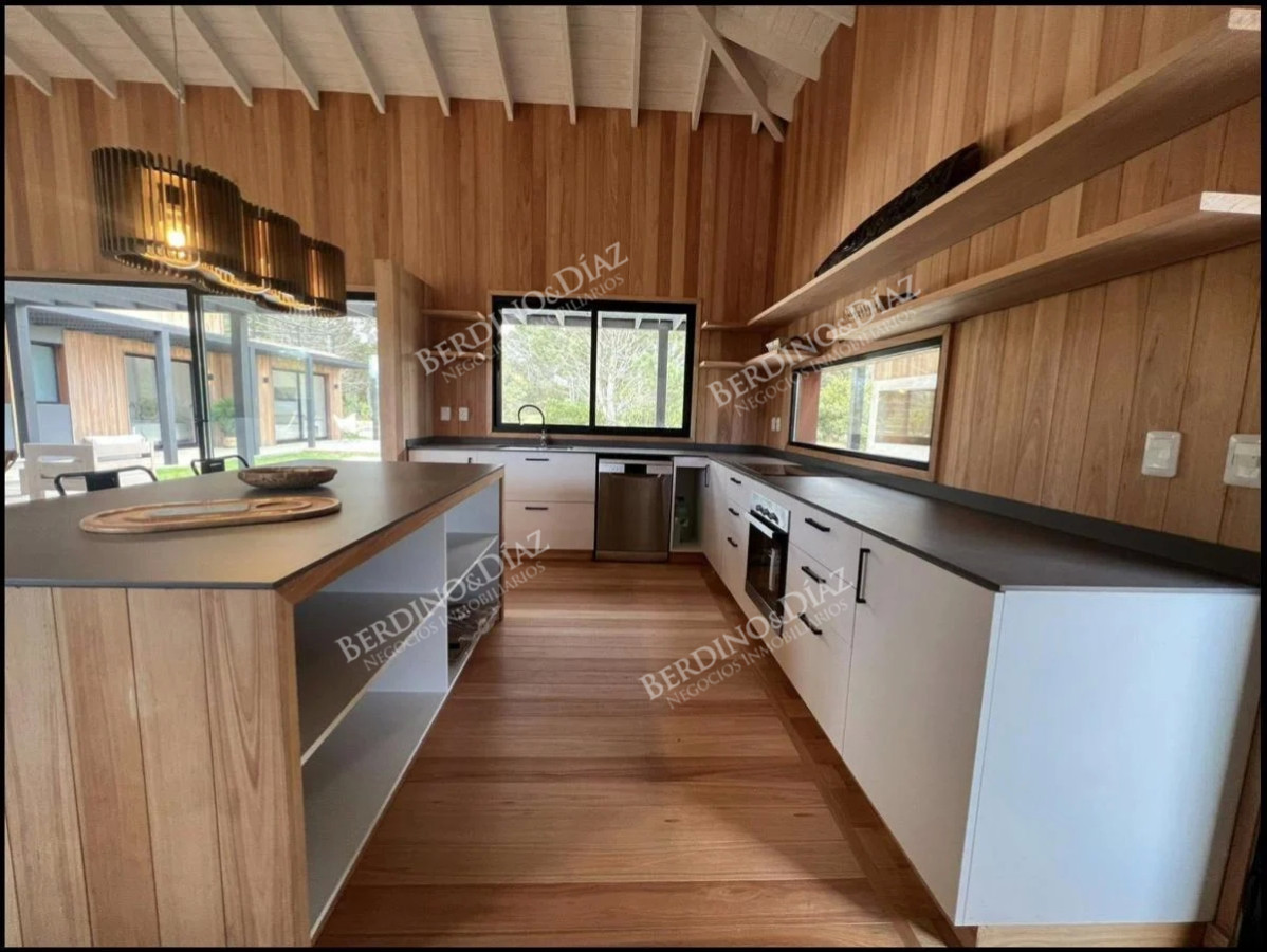 Casa ID.2222 - Casa moderna en venta en Barrio Laguna Escondida